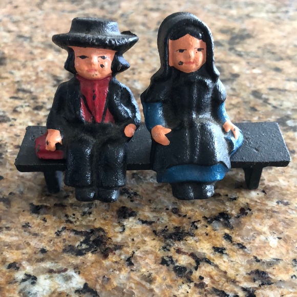 Vintage Cast Iron Amish Pennsylvania Dutch Blue Boy & Girl on Bench 2" Tall - Picture 7 of 7